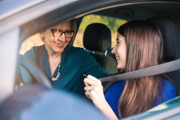mom-and-daughter-on-the-car