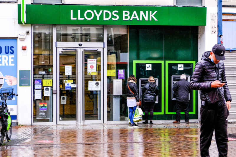 48 More Lloyds and Halifax Branches to Close