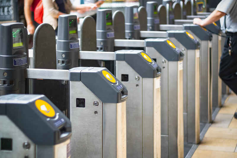 Don’t Use Visas on Apple Pay for Transport, Security Experts Warn