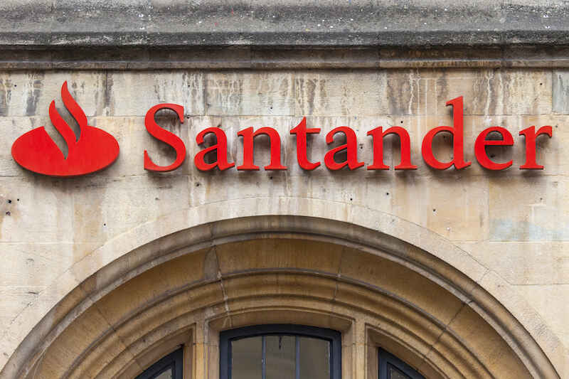Santander Mistakenly Gifted 75,000 People £130m on Christmas Day