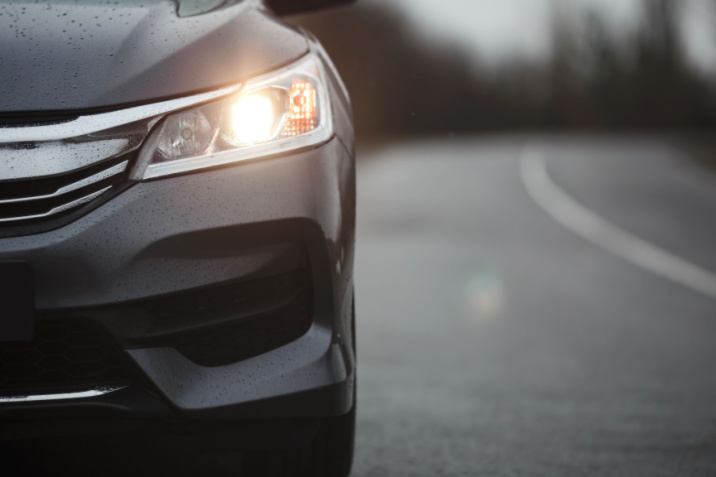 1 in 5 drivers risk £1,000 fines by flashing headlights to say thanks 